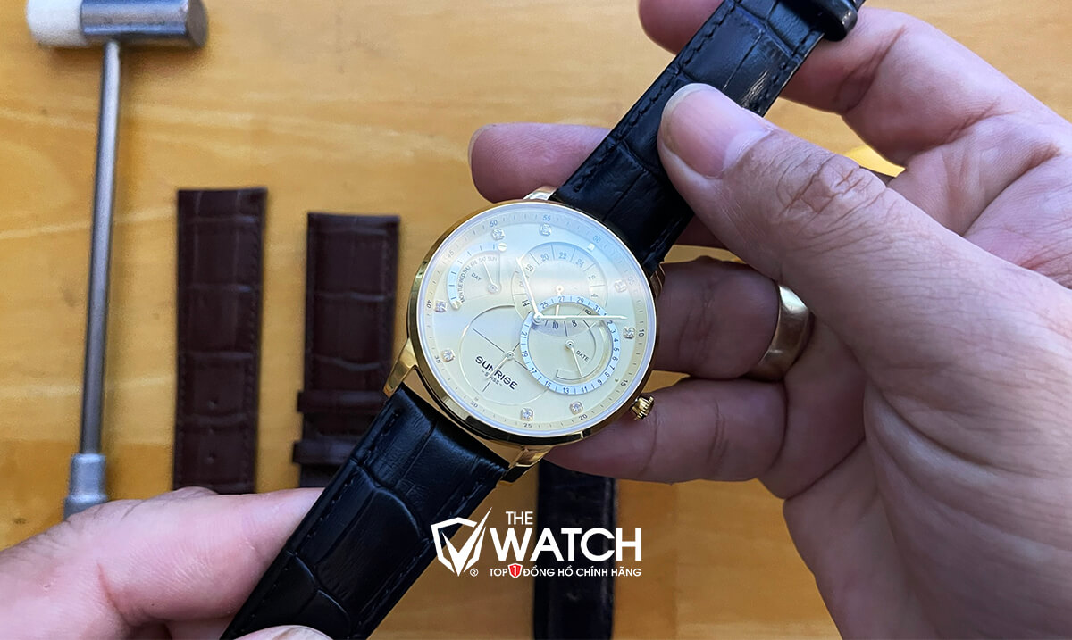 Hướng dẫn vệ sinh dây da đồng hồ đúng cách - The Watch